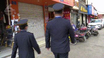 DƬ